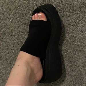 Steve Madden x UO platform sandal